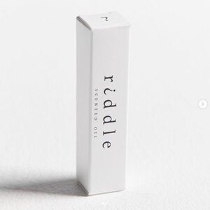 RIDDLE: PERFUME OIL ROLLER Muse